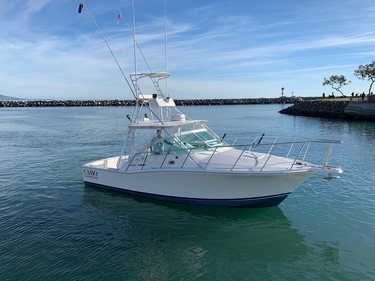 MOJO, a 31-foot Cabo Express, leaving the harbor