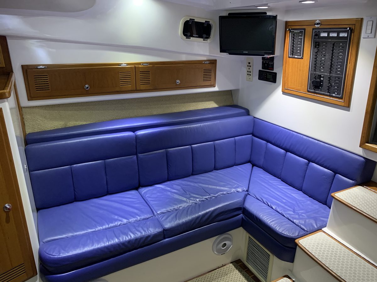 The salon below deck
